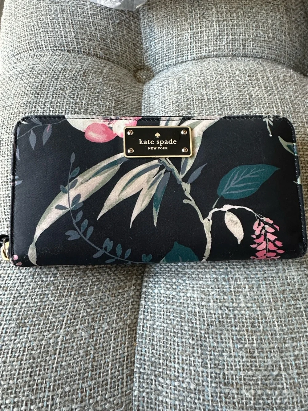 Kate Spade New York Wilson Road Botanical Neda Continental Wallet in Black Multi